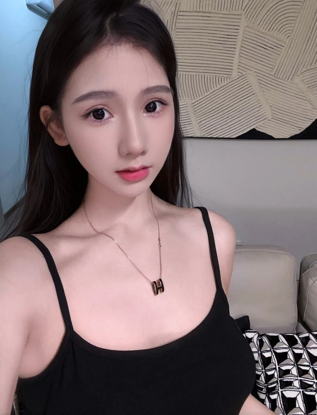 留学生约炮约爱加line：qj98877可上门