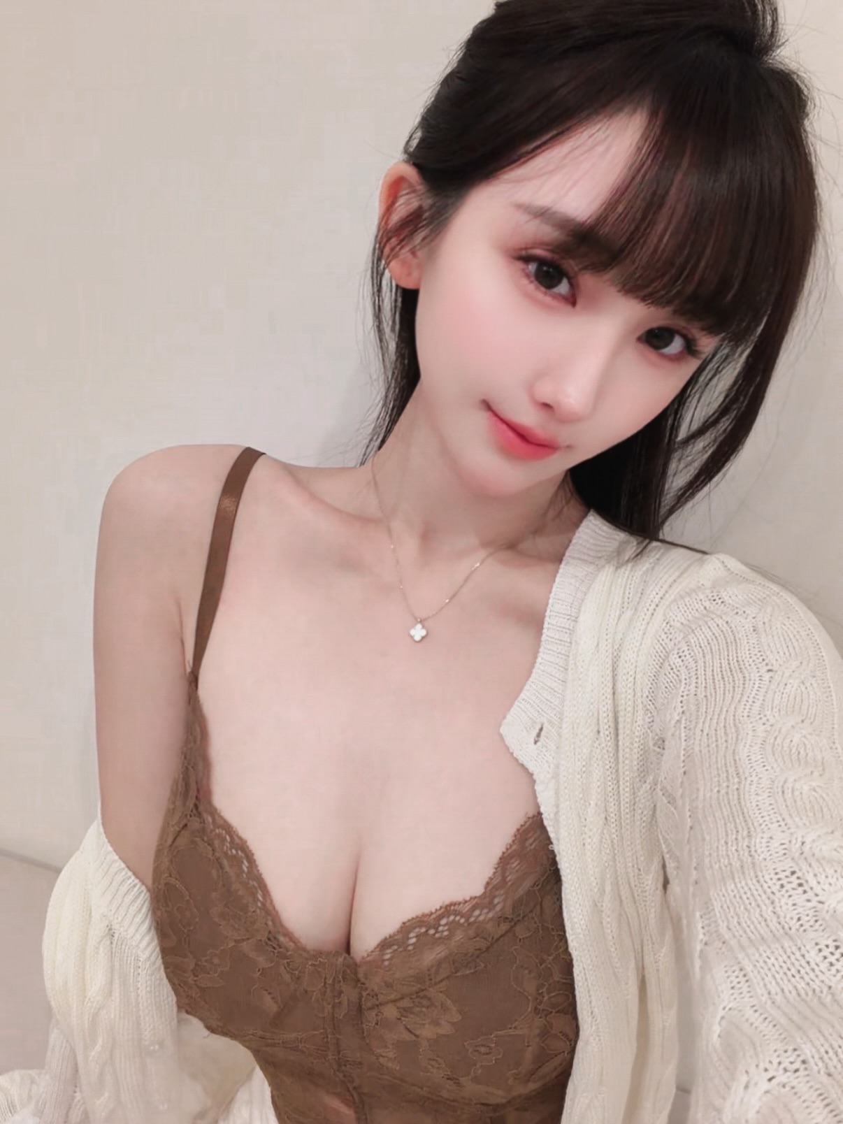 留学生约爱约炮加LINE: wt8135 莞式服务