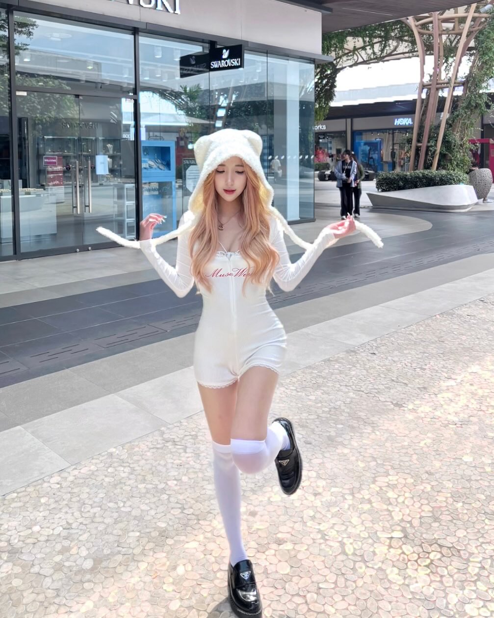 留学生约爱约炮加line：qj98877可上门啦